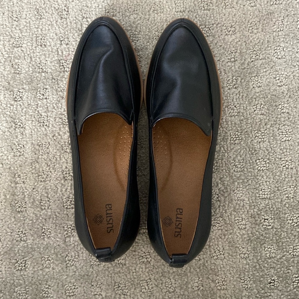 BRAND NEW!!! Black Susina leather loafers